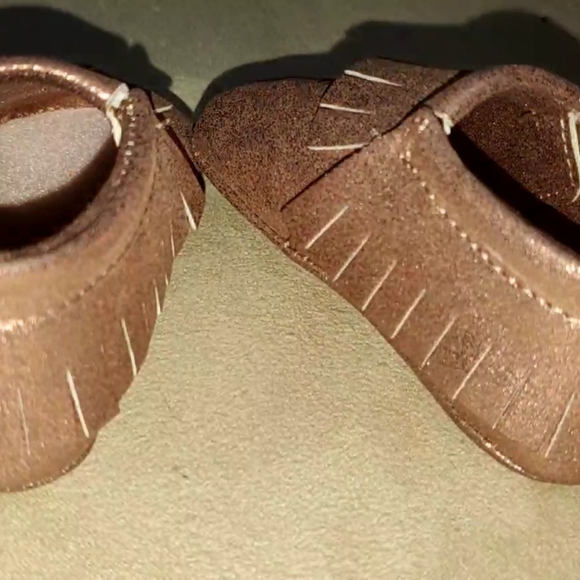 Baby girl, mauve sparkly shoes, size 3-6 months - Picture 4 of 11